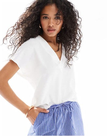 V neck short sve top in ivory